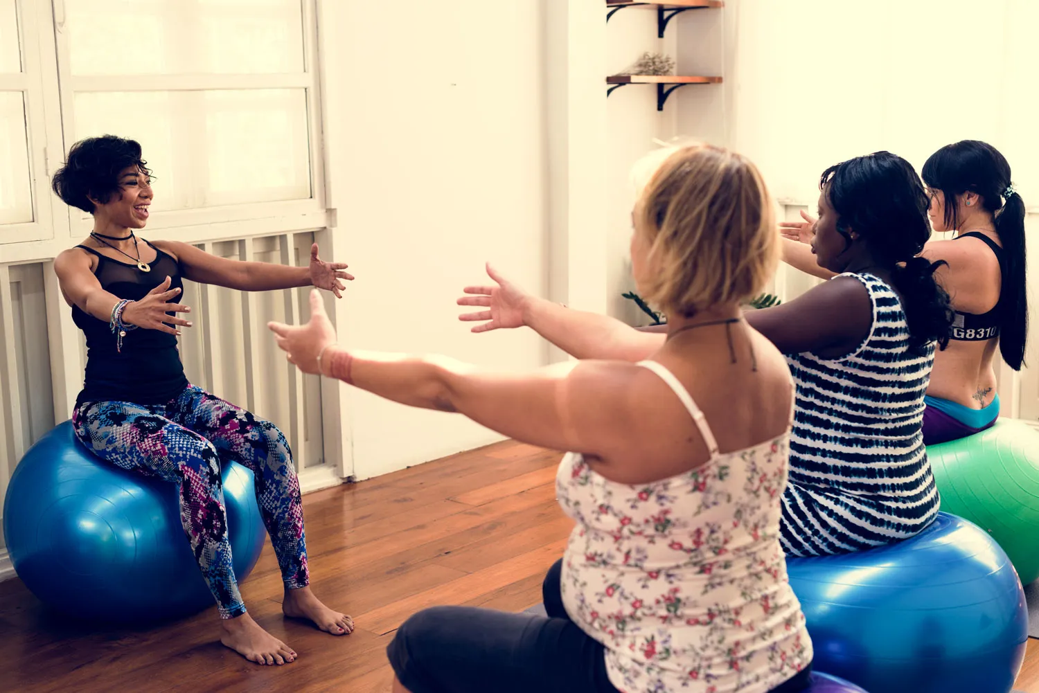 pregnant woman in yoga class 2023 11 27 05 05 40 utc